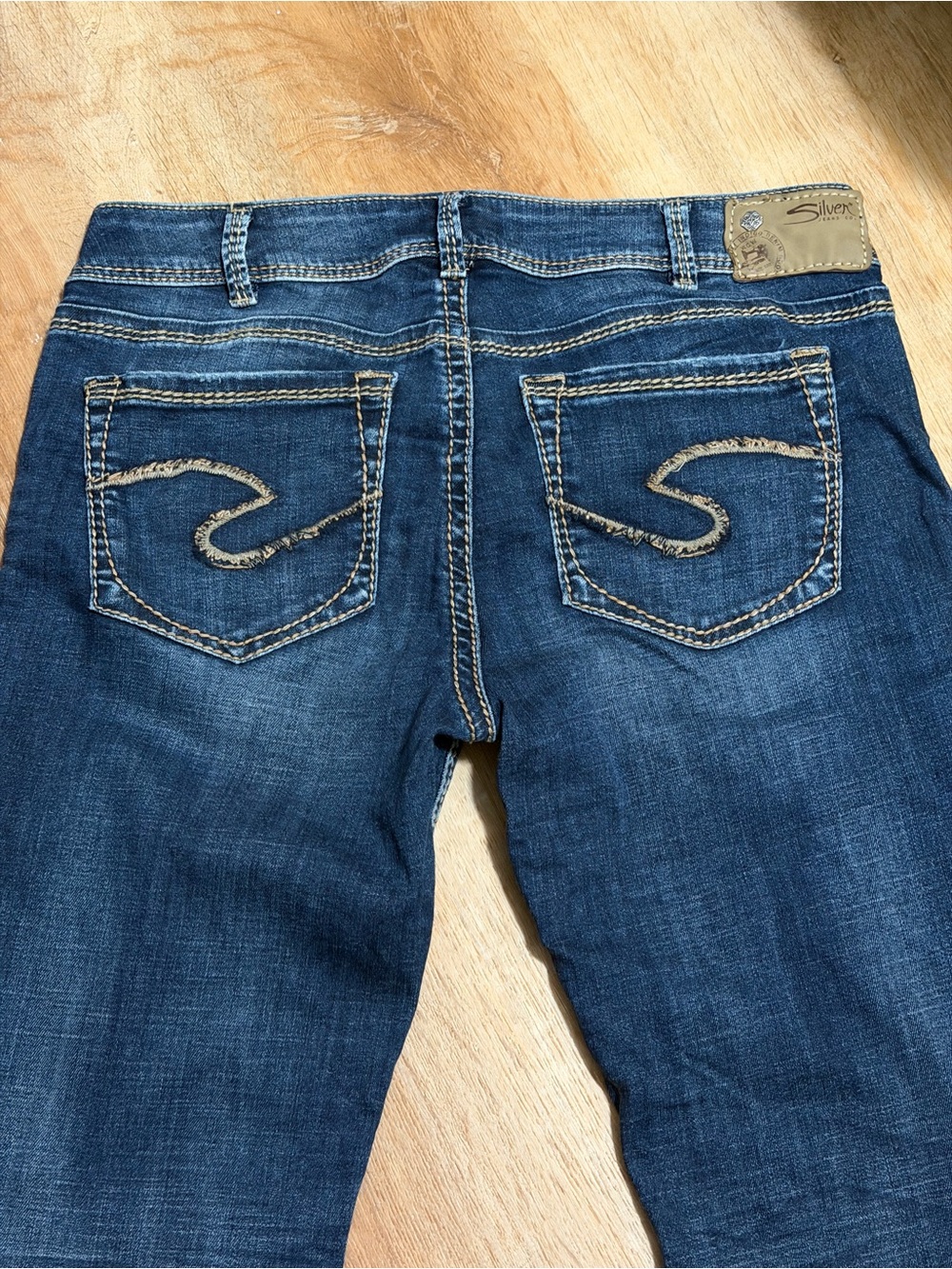 Silver Jeans Co Suki Slim Bootcut Dark Wash Distressed W33 L33